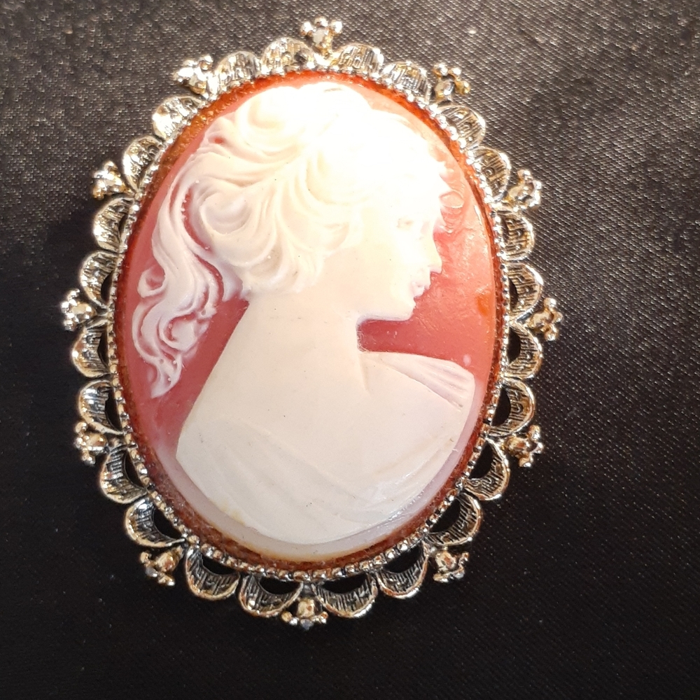 Vintage Cameo brooch